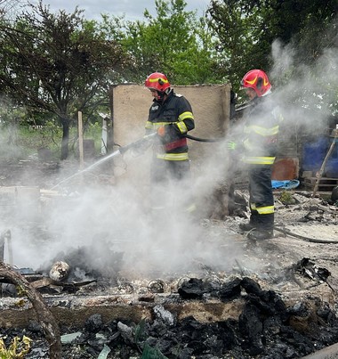 Ialomiţa: Două persoane carbonizate, în urma unui incendiu violent la o locuinţă din zona Balta Comana