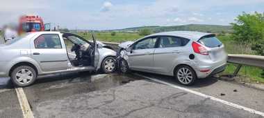 Trei persoane rănite, în urma unul accident în care au fost implicate patru maşini, pe Centura Vâlcele-Apahida - FOTO