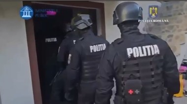 Operaţiune la nivel naţional de combatere a criminalităţii: 202 percheziţii domiciliare şi 166 de mandate de aducere - FOTO, VIDEO