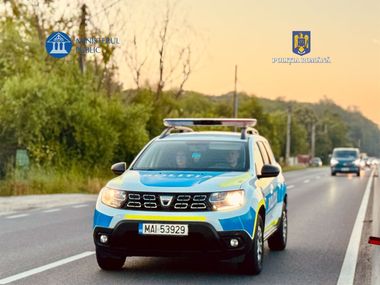 Neamţ: Anchetă la familii care îşi foloseau copiii la cerşit / Trei persoane au fost reţinute / 14 copii, dintre care trei sub şapte ani, preluaţi de autorităţi
