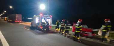 Bihor: O femeie a murit şi alte două persoane au fost rănite după ce un camion şi un autoturism s-au ciocnit, pe DX 16