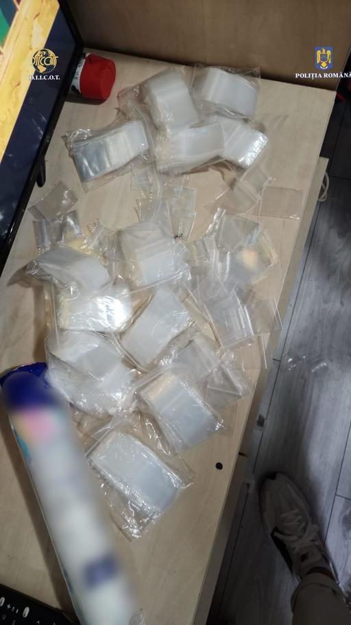 Nouă persoane care videau droguri în Sectorul 3 al Capitalei, dar şi în Centrul Vechi, cercetate / Doza de drog sintetic, vândută cu 10 lei