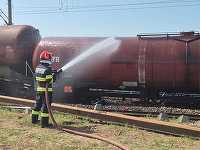 UPDATE - Tren deraiat în judeţul Teleorman – Cele 33 de vagoane neimplicate în incident, îndepărtate din zonă / Vagoanele răsturnate, răcite constant / Precizările CFR - FOTO