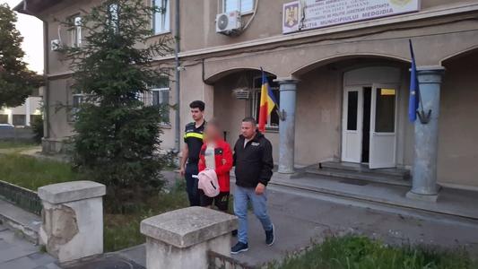 Constanţa - Bărbat care împreună cu fiul său de 15 ani a agresat un alt bărbat, reţinut. Adolescentul este cercetat în libertate, în cazul său fiind sesizată Direcţia Generală de Asistenţă Socială şi Protecţia Copilului 