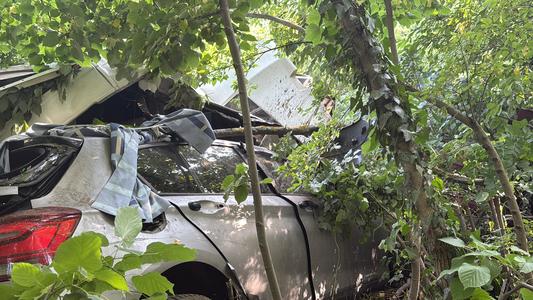 UPDATE - Tulcea: Un camion înmatriculat în Ucraina şi două autoturisme, implicate într-un accident/ Şoferul camionului a murit/ Un adult şi un copil, transportaţi la spital/ Traficul pe DN 22, blocat complet - FOTO, VIDEO