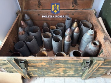 Focoase militare, proiectile sau tuburi pentru obuz, mortiere de infanterie, corpuri de mină şi o rachetă antitanc, toate dezafectate, descoperite de poliţişti în locuinţa unui colecţionar din Timiş - FOTO