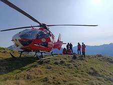 Sibiu: O turistă în vârstă de 63 de ani, accident în zona „Acele Cleopatrei”, sub Vârful Negoiu, după ce a alunecat pe zăpadă / Victima a suferit un traumatism cranian şi leziuni la membrele superioare / A fost evacuată cu elicopterul SMURD