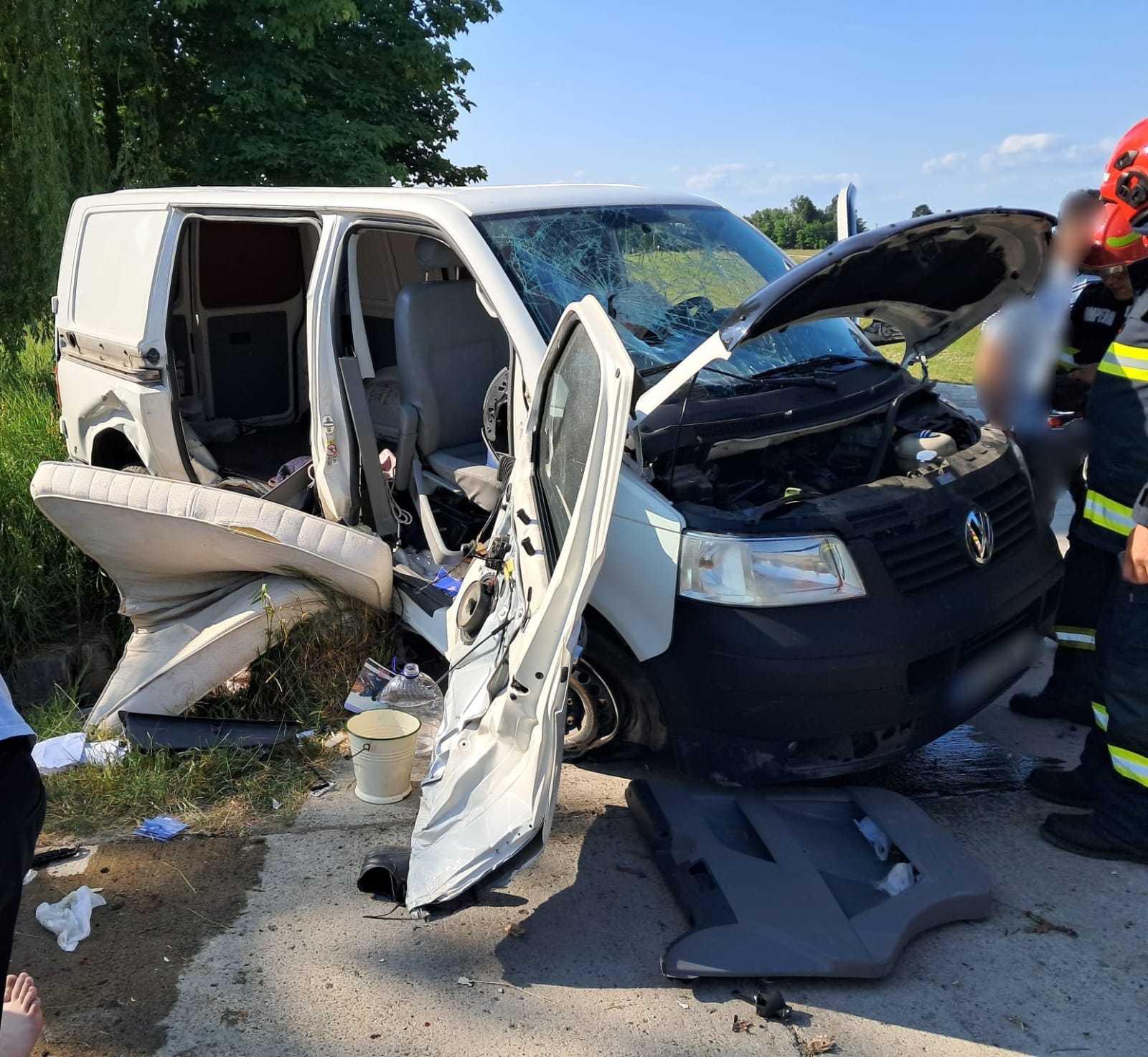 Suceava: Două accidente rutiere în care sunt implicaţi 9 minori, petrecute la distanţă de câteva minute în judeţul Suceava. 7 dintre copii sunt răniţi - FOTO 