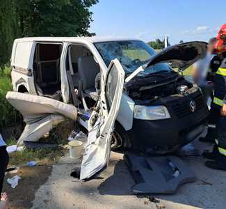 Suceava: Două accidente rutiere în care sunt implicaţi 9 minori, petrecute la distanţă de câteva minute în judeţul Suceava. 7 dintre copii sunt răniţi - FOTO 