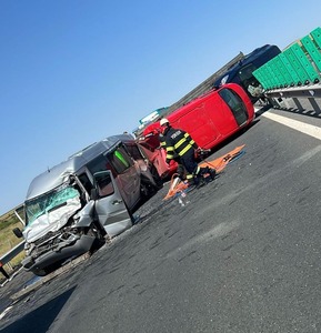 UPDATE - Timiş: Trafic blocat pe autostrada A1, în urma unui accident rutier în care au fost implicate trei autovehicule / Cum s-a produs accidentul - FOTO
