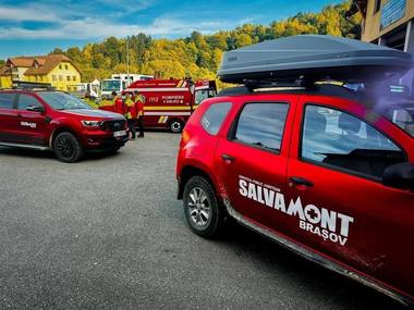 Intervenţie de urgenţă a salvatorilor montani pe un traseu din Bucegi, în cazul unei tinere accidentate la un picior/ Simultan, salvamontiştii din Victoria intervin în Făgăraş pentru recuperarea unui turist blocat într-o zonă abruptă de stâncă