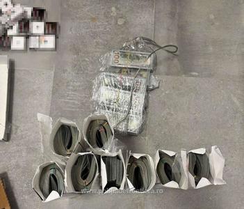 Poliţia de Frontieră - Bărbat cu cetăţenie româno-ucraineană prins la la Vama Sieret cu 580.000 de dolari ascunşi în cartuşe de ţigări - FOTO