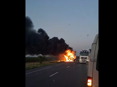 Ialomiţa - Accident urmat de incendiu, pe DN2, la Cotorca. Unul dintre şoferii celor două vehicule implicate a murit carbonizat - FOTO