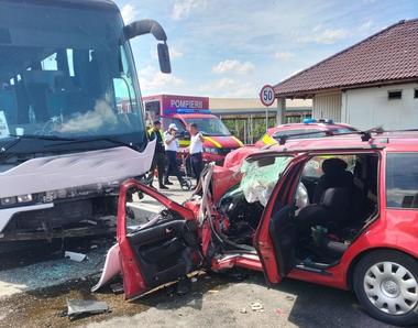 Bihor: Doi adulţi au murit iar un copil a fost rănit într-un accident produs pe centura oraşului Aleşd FOTO
