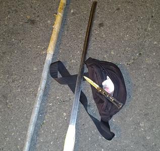 Intervenţie a jandarmilor după ce doi bărbaţi şi o femeie s-au luat la bătaie, cu sabia, cuţitul şi o rangă, pe o stradă din Ploieşti