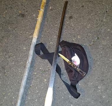 Intervenţie a jandarmilor după ce doi bărbaţi şi o femeie s-au luat la bătaie, cu sabia, cuţitul şi o rangă, pe o stradă din Ploieşti