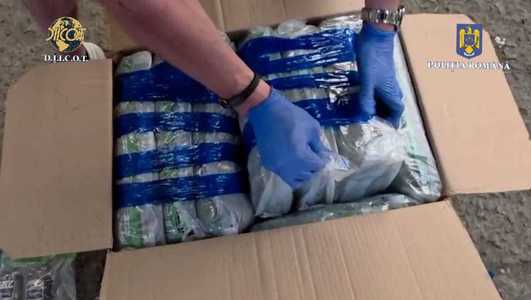 Un bărbat a fost prins în Bucureşti în timp ce transporta nouă kilograme de canabis / Drogurile fuseseră cumpărate din Spania şi aduse în ţară printr-o firmă de curierat - FOTO