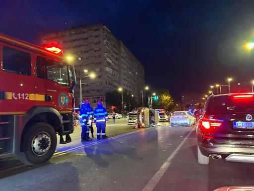 Constanţa: Maşină de poliţie aflată în misiune, implicată într-un accident rutier/ Aceasta a lovit o maşină care nu i-a acordat prioritate într-o intersecţie 
