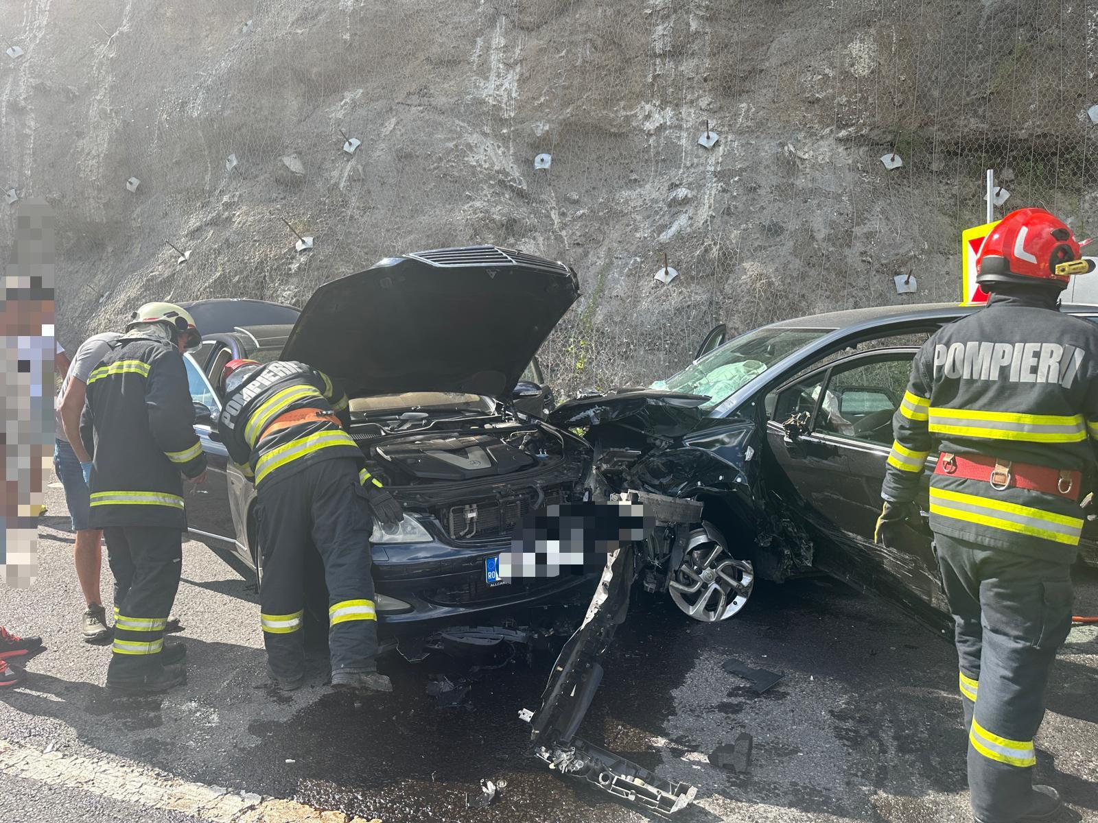 UPDATE - Accident în care au fost implicate un camion şi trei autoturisme, pe DN 15, în judeţul Mureş/ O femeie a murit, o altă persoană fiind preluată de elicopterul SMURD/ Celelalte patru victime refuză transportul la spital/ Traficul, complet blocat - 