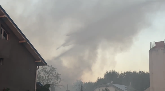 Incendiu la mai multe imobile din Sectorul 2 / Se intervine cu mai multe autospeciale - VIDEO