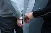 Bărbat ucis cu cuţitul, în faţa unui bloc din Braşov. Principalul suspect are o condamnare pentru tentativă de omor