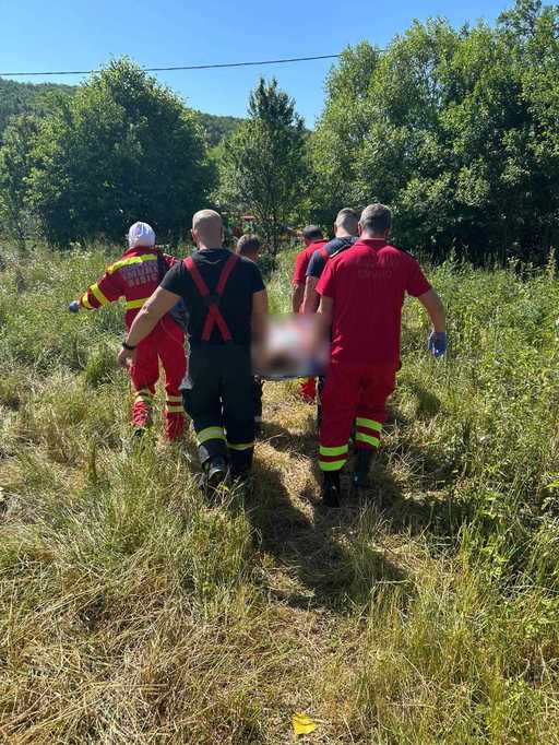 Cluj: Două persoane, intoxicate cu monoxid de carbon într-un puţ - FOTO
