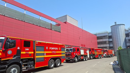 UPDATE - Bucureşti - Incendiu pe terasa mall-ului Afi Palace Cotroceni. 1300 de persoane evacuate / Se observă degajări de fum la nivelul unor săli din cadrul cinematografului din incinta mall-ului / Accesul în mall a fost reluat  - FOTO, VIDEO