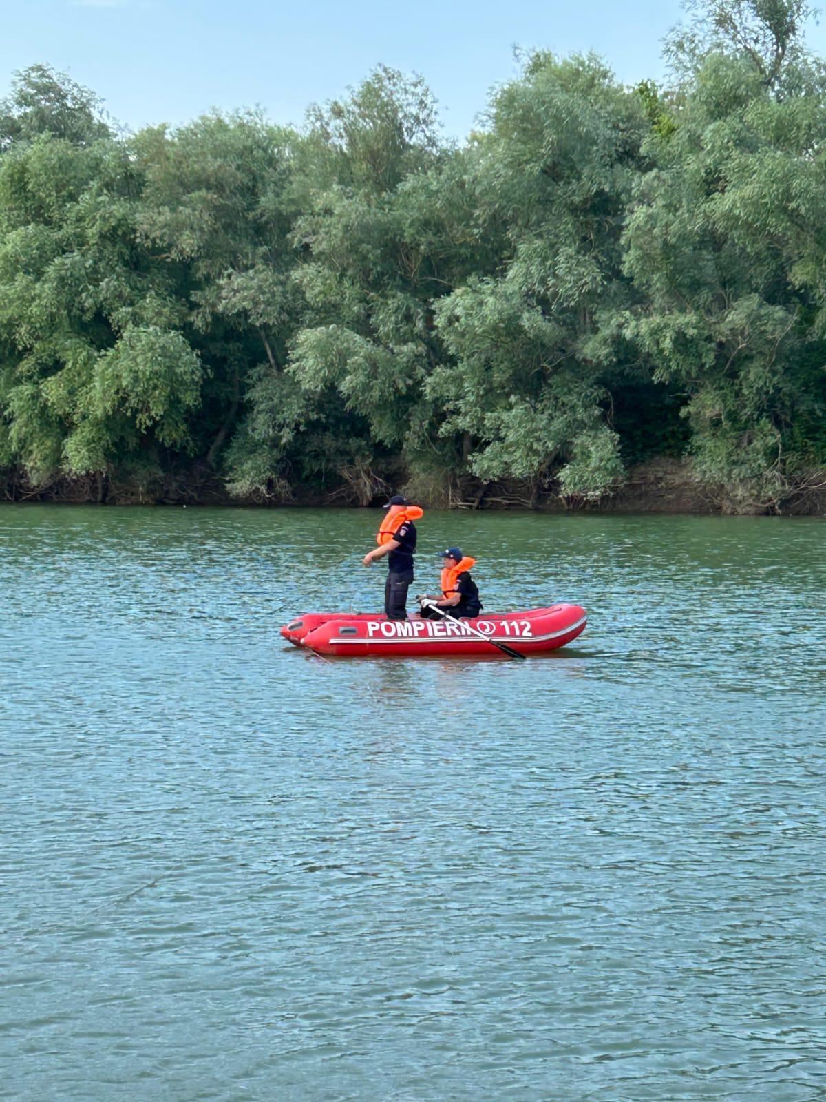Botoşani: Un bărbat aflat la pescuit pe maulul râului Prut a intrat la scăldat şi nu a mai ieşit / Un alt pescar a dat alerta