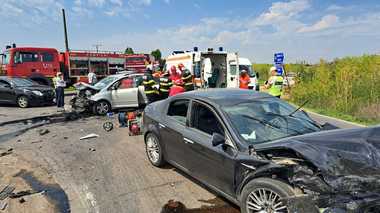 Accident grav pe centura de est a Ploieştiului. Două persoane sunt încarcerate, una dintre victime este inconştientă - FOTO