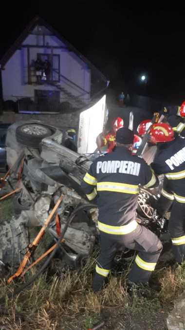 Grav accident de circulaţie în judeţul Bihor: O persoană a murit şi alta este grav rănită