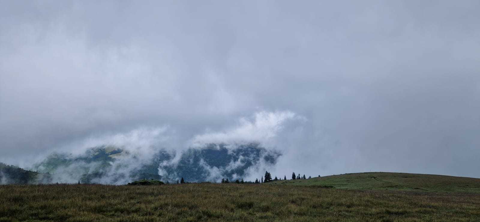 Salvamont Maramureş reia acţiunea de căutare a doi ucraineni, după ce joi salvatorii au fost direcţionaţi într-o zonă greşită, de către o femeie din Ucraina