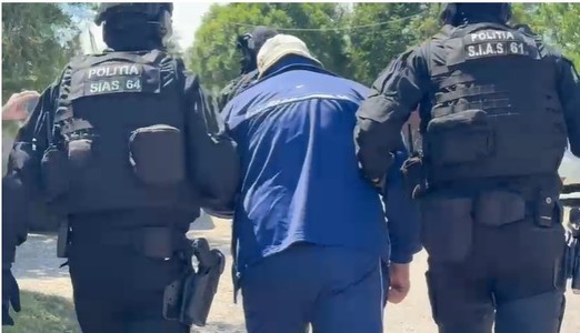 UPDATE - Mureş  - Unul dintre apropiaţii bărbatului căutat după ce şi-a ucis concubina şi a incendiat casa în care se afla este audiat de poliţişti  / IGPR - Oferă informaţii relevante cu privire la potenţiale locuri în care s-ar putea afla bărbatul- VIDE