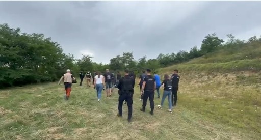 UPDATE - Bărbatul care şi-a ucis concubina şi a incendiat casa în care se afla cadavrul, căutat în judeţul Arad . Descinderi la adrese din Mureş, inclusiv la fratele bărbatului - VIDEO