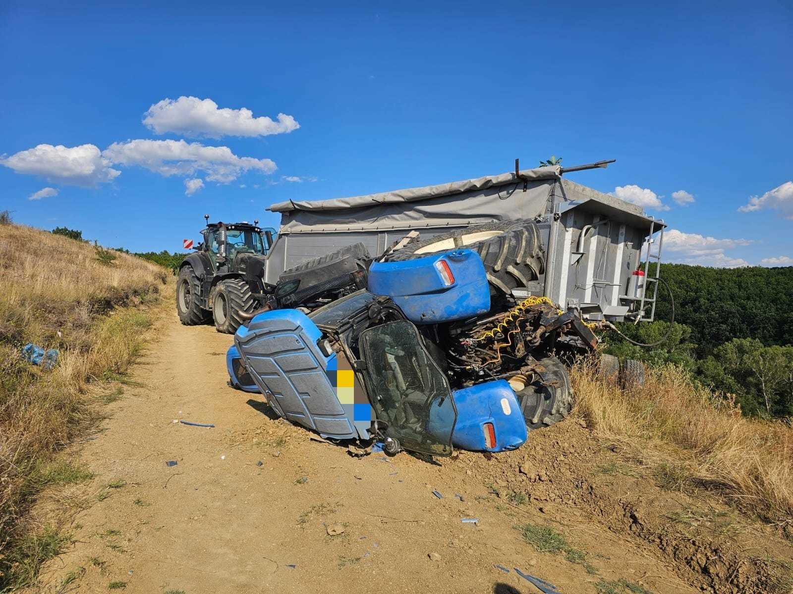 Dolj: Un băiat de 14 ani a murit după ce tractorul în care se afla s-a răsturnat