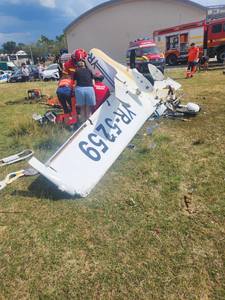 UPDATE - Un avion de mici dimensiuni, în care se aflau două persoane, s-a prăbuşit în apropiere de Orăştie / Primăria Orăştie: Pilotul nu prezintă semne vitale. Pasagerul este rănit / Cine este pilotul care şi-a pierdut viaţa - FOTO