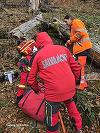 Persoană accidentată în zona lacului Colibiţa / Salvamontiştii îi acordă primul ajutor
