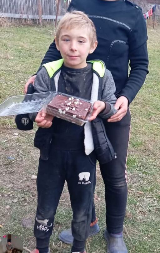 Neamţ: Băiatul de şapte ani căutat după ce a plecat în pădure şi nu mai revenise acasă, găsit într-o zonă greu accesibilă - VIDEO