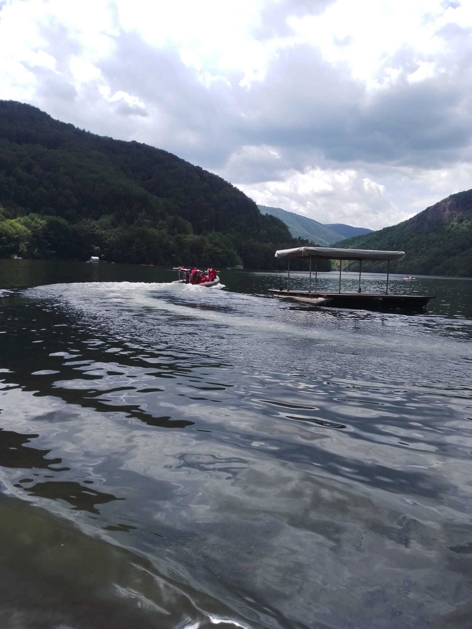 UPDATE - Tânăr căzut în lacul Tarniţa, găsit rapid de către scafandrii Serviciului Public Salvamont-Salvaspeo Cluj/ El era în stop cardio-respirator, fiind făcute manevre de resuscitare, însă fără rezultat, fiind declarat decesul