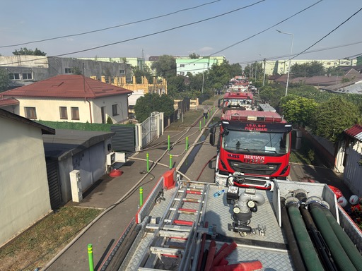 UPDATE - Puternic incendiu la mai multe locuinţe în localitatea 1 Decembrie, judeţul Ilfov – Există pericol de extindere / A fost transmis mesaj RO-Alert / Patru persoane au primit îngrijiri - FOTO / VIDEO