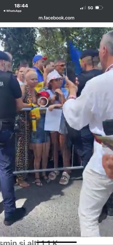 Jandarmii, acuzaţi că au împins cu gardurile de protecţie mai mulţi copii, la sediul IPJ Ilfov unde s-au strâns susţinători ai lui Călin Georgescu: Nicio bază legală nu permite extragerea minorilor din mulţime/ Nicio persoană nu a fost atacată sau rănită