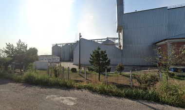 Buzău: Doi bărbaţi au murit în urma unui accident de muncă petrecut la punctul de lucru al unei societăţi de creştere a păsărilor/ Unul dintre ei, fost viceprimar în comună, a încercat să-şi ajute colegul, însă a căzut şi el în buncărul cu cereale