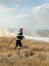 Prahova: Incendiu de amploare, al doilea produs duminică, la care pompierii intervin în apropiere de Ploieşti