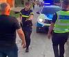 Caraş-Severin: Poliţist atacat de mai mulţi oameni dintr-un sat, după ce a oprit un bărbat care conducea un ATV şi care consumase alcool/ Agentul a scos pistolul din dotare pentru a se apăra VIDEO