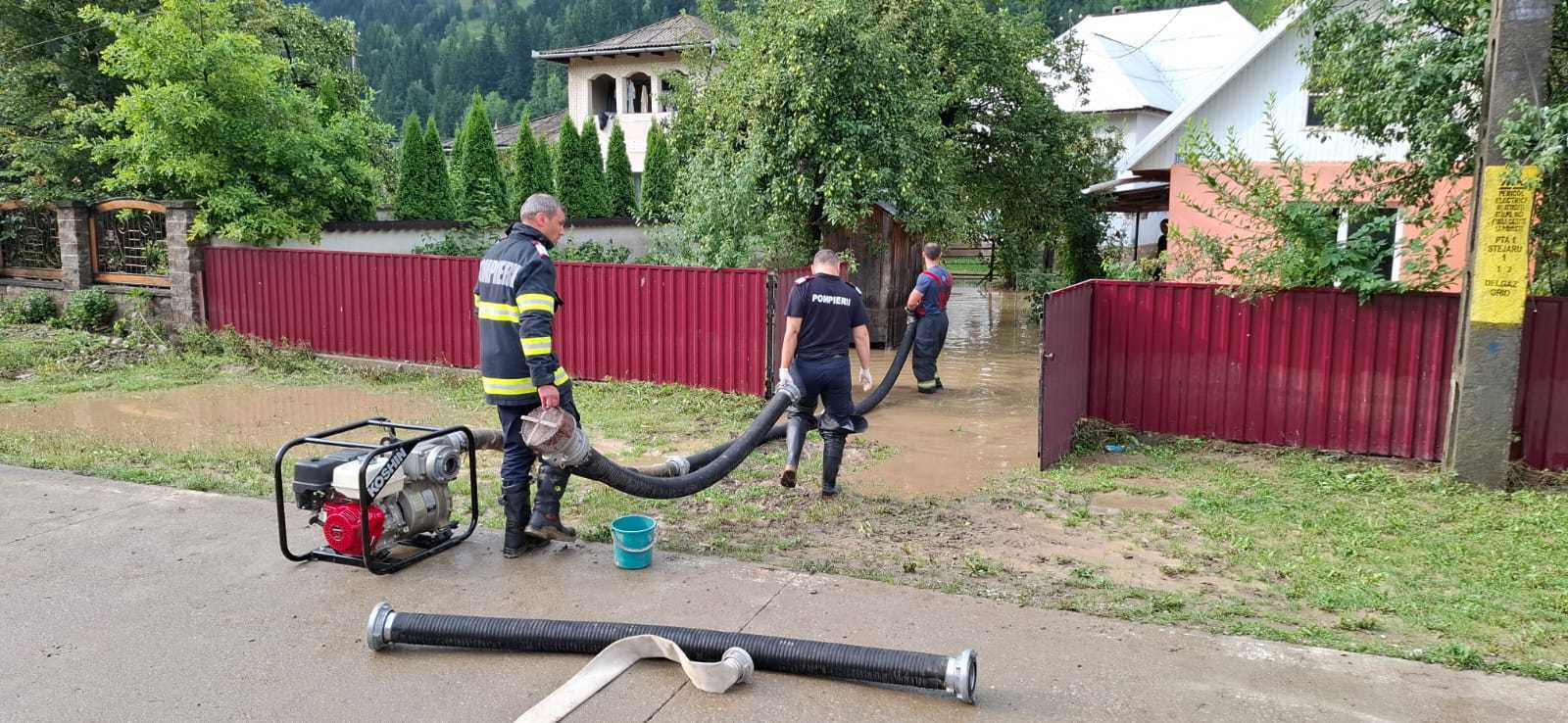 Neamţ: 890 de persoane evacuate, 245 de gospodării afectate, în urma inundaţiilor / Situaţia de urgenţă continuă / Cota de pericol, depăşită pe râul Bistriţa
