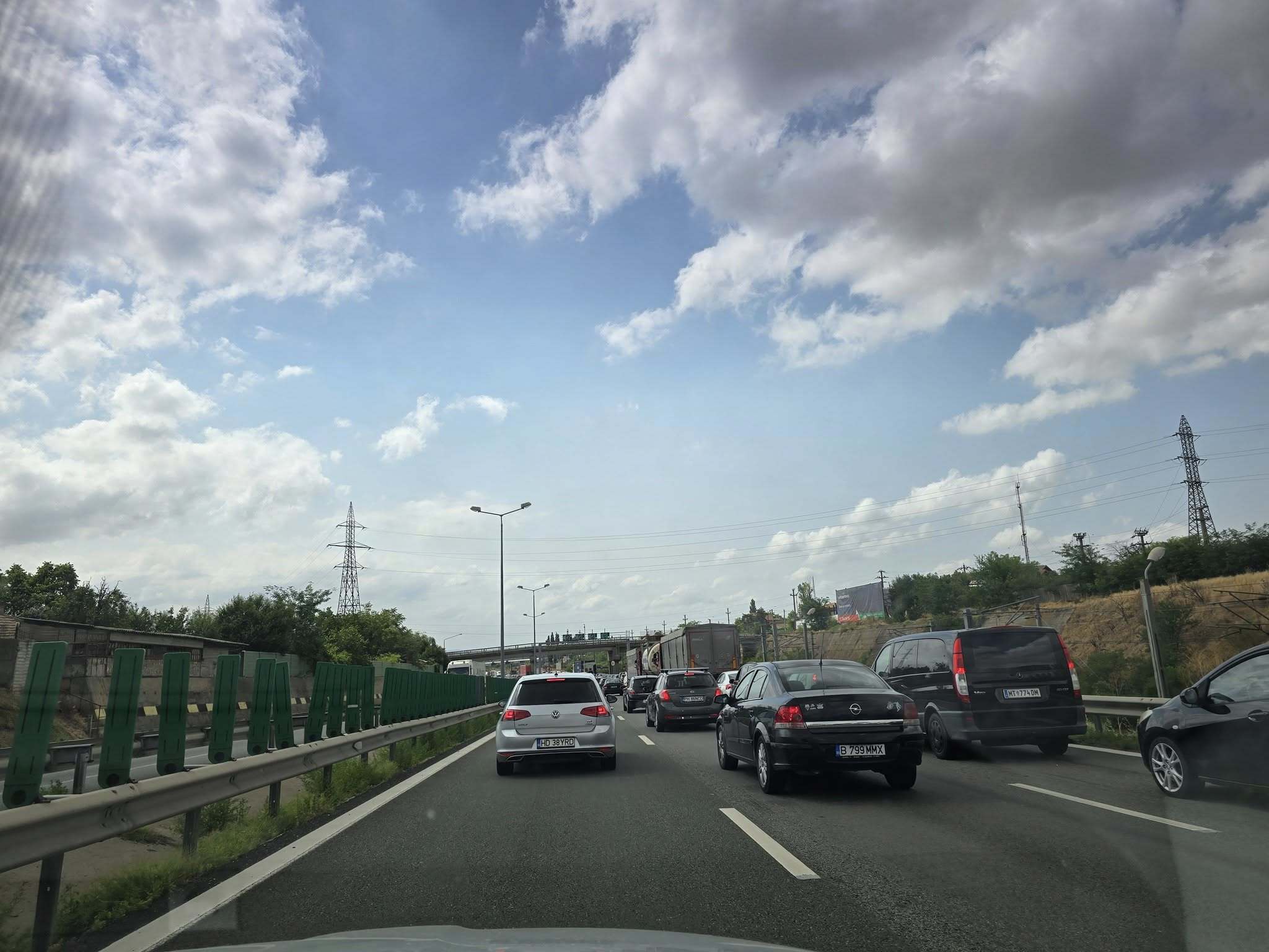 Constanţa: Trafic intens pe A2 şi pe DN 39 / Poliţiştii recomandă rute alternative / Cum este vremea pe litoral