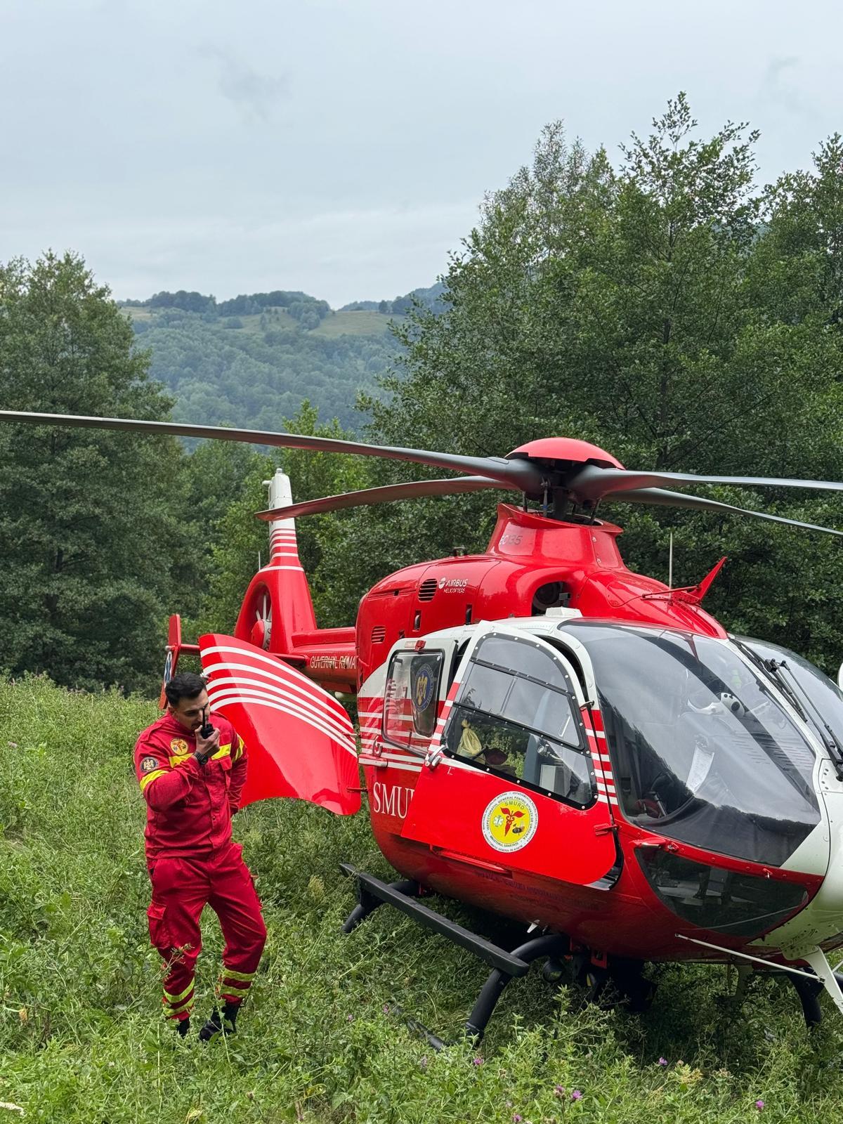 Hunedoara: Bărbat căzut într-o prăpastie în Parâng, salvat de pompieri/ A intervenit elicopterul SMURD - FOTO