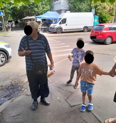 Timişoara: Copil de 5 ani rătăcit, găsit de poliţiştii locali/ Băiatul alerga printre maşini/ A fost predat bunicului