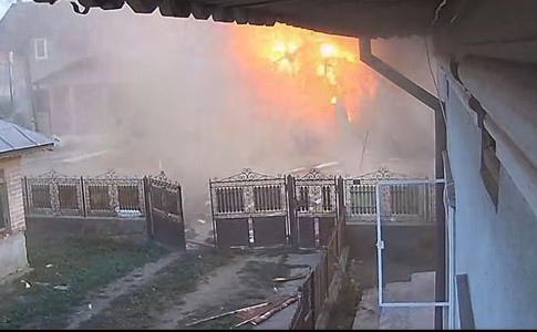 Dâmboviţa - Explozie puternică urmată de incendiu într-un magazin din satul Cojocaru - FOTO, VIDEO