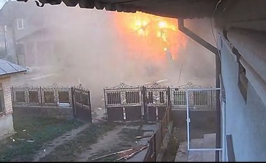 Dâmboviţa - Explozie puternică urmată de incendiu într-un magazin din satul Cojocaru - FOTO, VIDEO