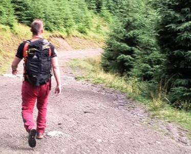 Maramureş: Intervenţie a Salvamont în sprijinul a trei tineri surprinşi de vremea rea la Cascada Cailor, în zona staţiunii Borşa. Cei doi au fost coborâţi în siguranţă de pe munte - VIDEO